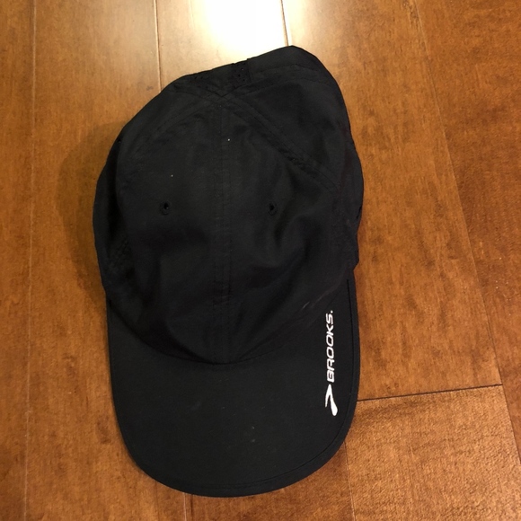 brooks running cap